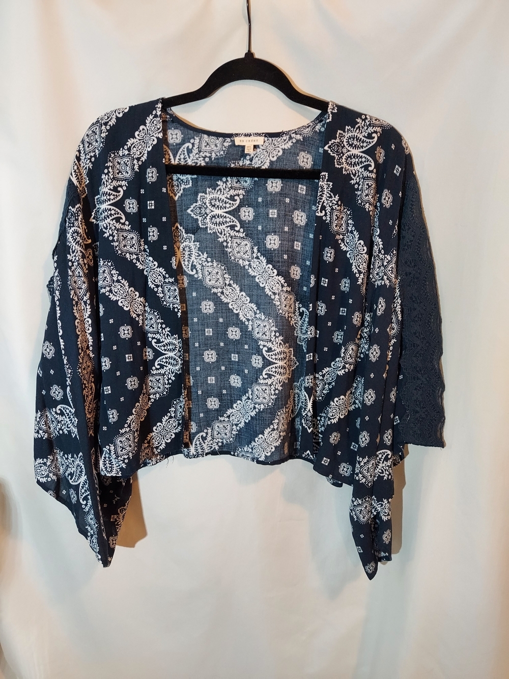 En Creme Navy and White Bandana Print Open-Front Lightweight Cardigan